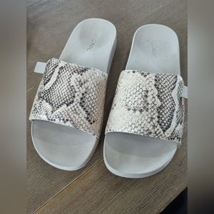 Vionic Keira Slide, Size 9